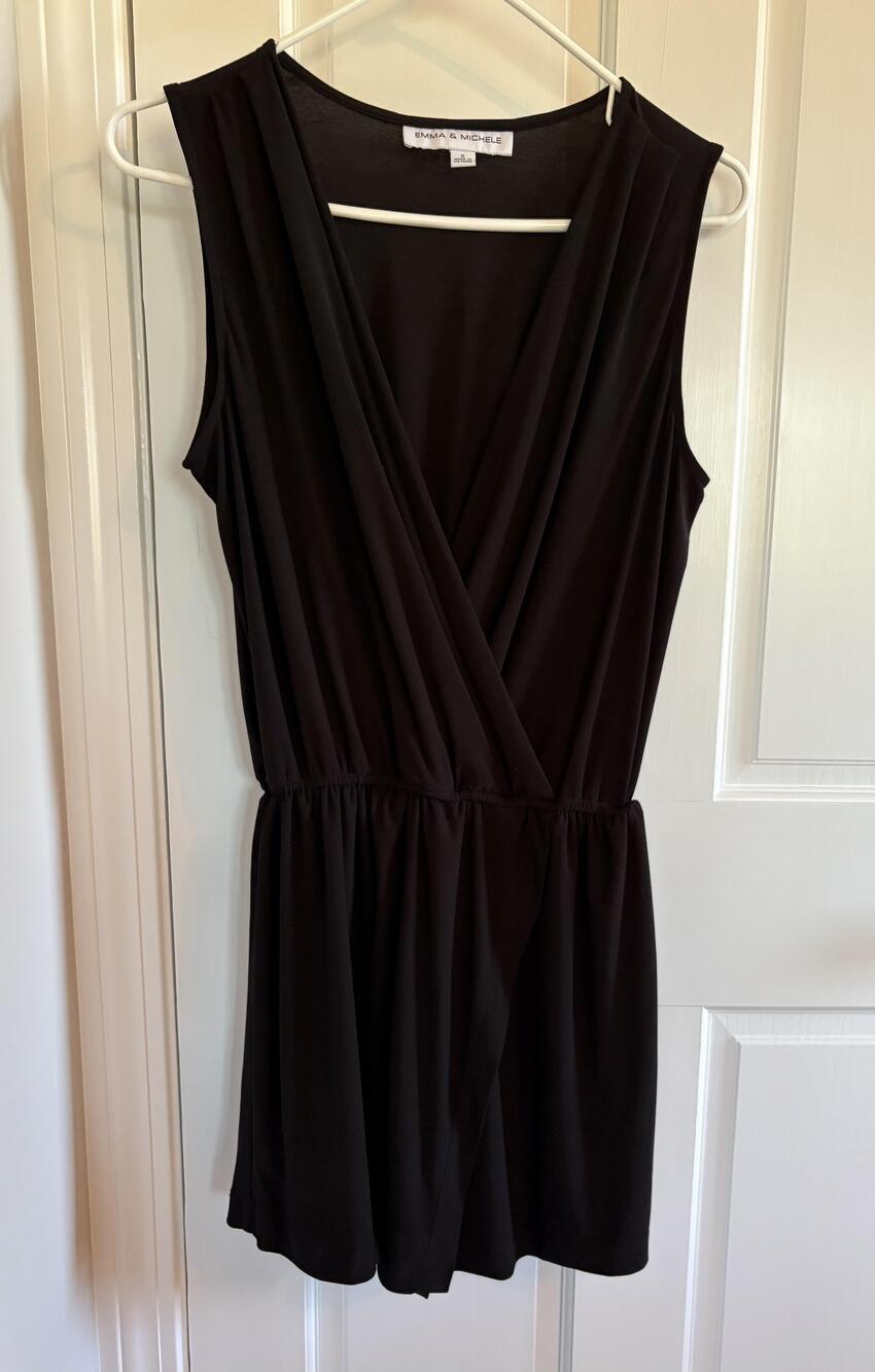 Emma & Michele Romper Womens Small Sleeveless Surplice V Neck Dressy Shorts